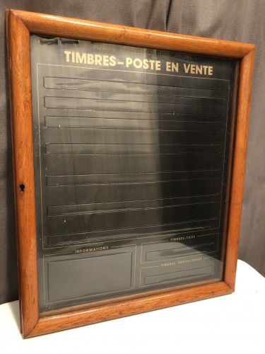 Vitrine murale timbres de la Poste.