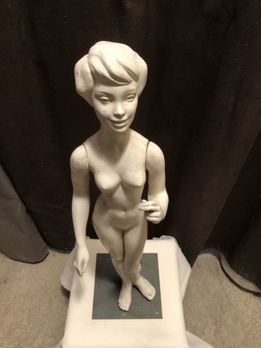 Ancien petit mannequin de magasin.