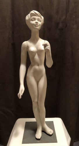 Ancien petit mannequin de magasin.