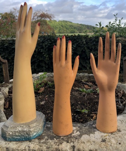 Présentoirs à gants.