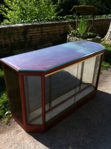 Bureau, comptoir vitrine