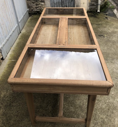 Ancienne grande vitrine de magasin.(réservé)