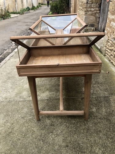 Ancienne grande vitrine de magasin.(réservé)