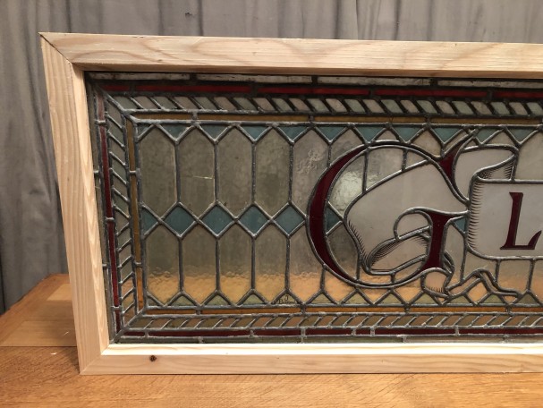 Ancienne enseigne de magasin.