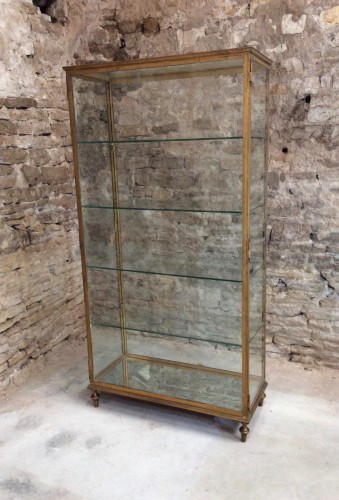 Grande vitrine ancienne de magasin.