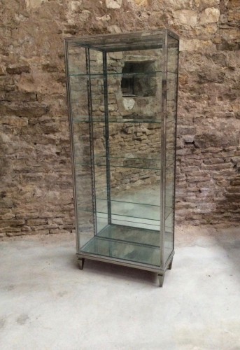 Ancienne vitrine sur pied.