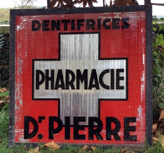 Ancienne enseigne de pharmacie.