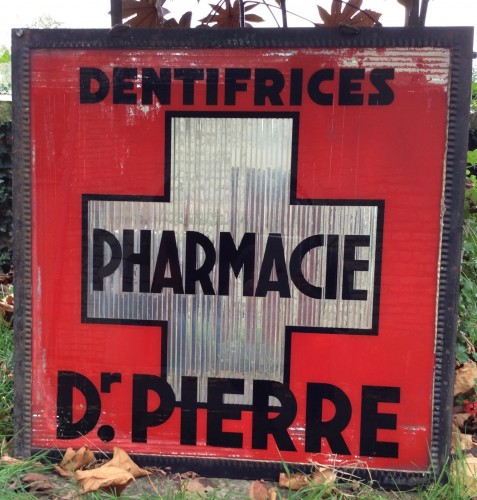 Ancienne enseigne de pharmacie.