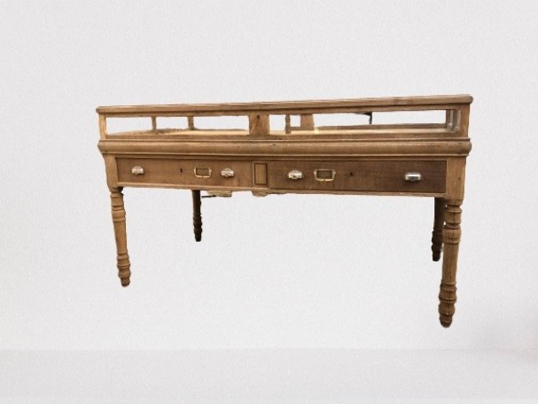Ancienne table vitrine de magasin.(vendue LD)