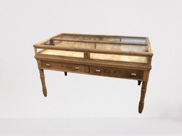 Ancienne table vitrine de magasin.(vendue LD)