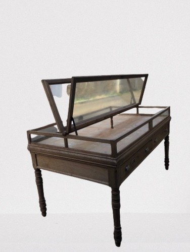 Ancienne table vitrine de magasin.(vendue LD)