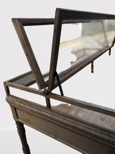 Ancienne table vitrine de magasin.(vendue LD)