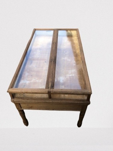 Ancienne table vitrine de magasin.(vendue LD)