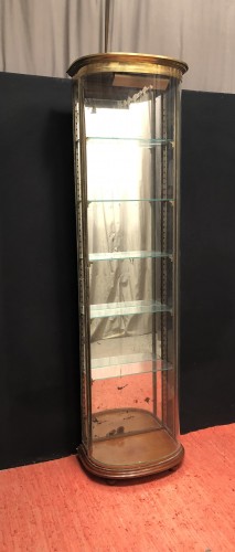Grande vitrine ancienne de magasin de luxe.(réservée CP)