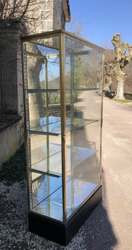 Ancienne vitrine de magasin hôtel.