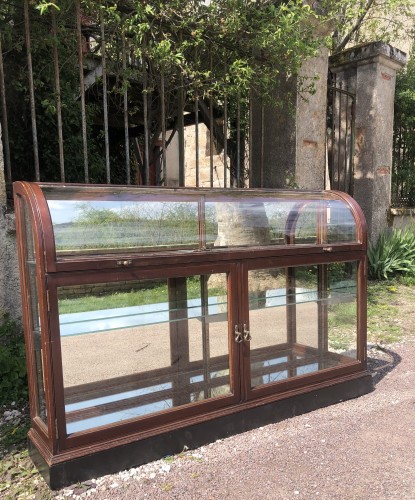 Vitrine ancienne.