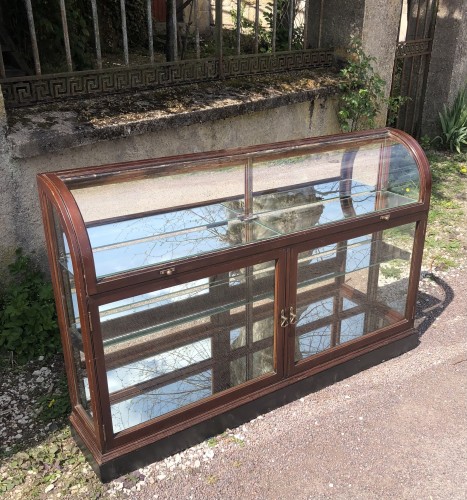 Vitrine ancienne.