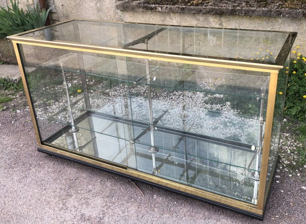 Ancien meuble comptoir vitrine de magasin.(vendu)