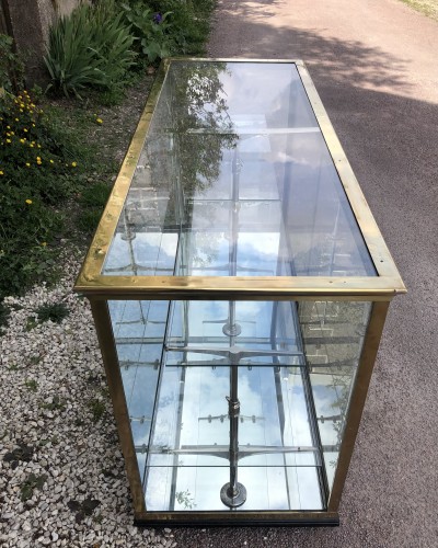 Ancien meuble comptoir vitrine de magasin.(vendu)