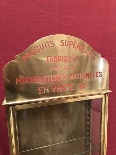 Ancienne vitrine de bureau de tabac.(réservée)