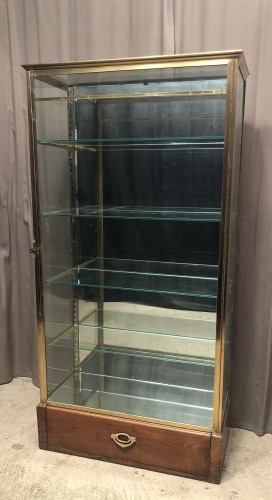 Ancienne vitrine de magasin, hôtel, casino.(réservée)