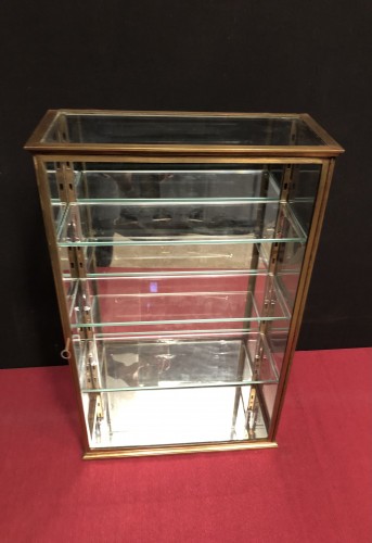 Ancienne petite vitrine murale.