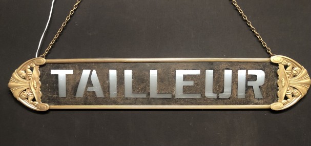 Ancienne enseigne de tailleur.