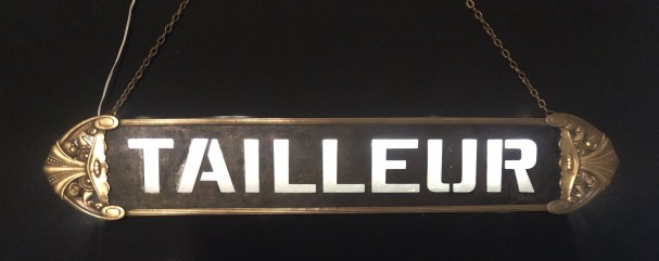 Ancienne enseigne de tailleur.
