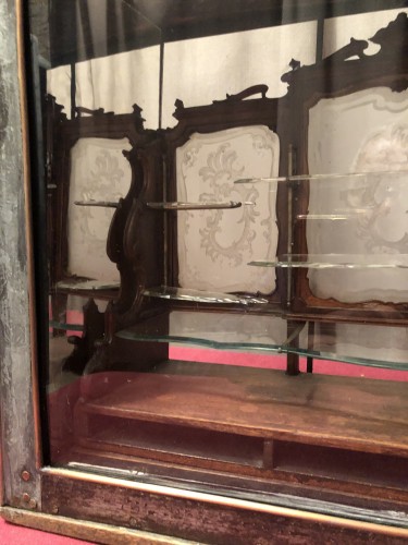 Ancienne vitrine miniature de bijouterie.