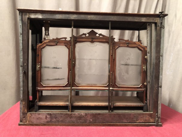 Ancienne vitrine miniature de bijouterie.
