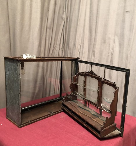Ancienne vitrine miniature de bijouterie.