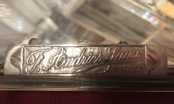 Ancienne vitrine de comptoir de magasin.(Vendue)