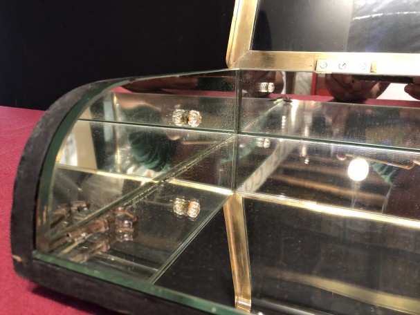 Ancienne vitrine de comptoir de magasin.(Vendue)