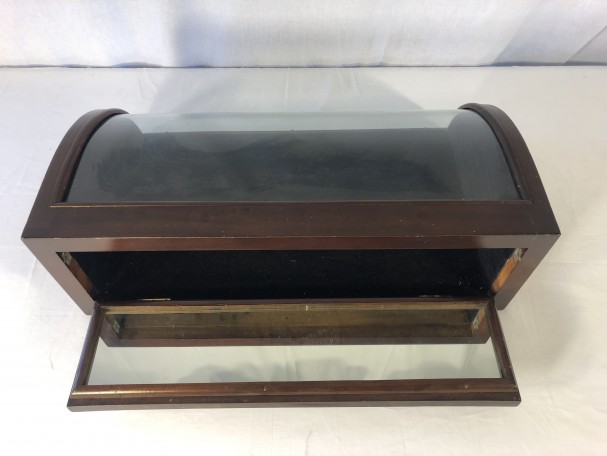 Ancienne petite vitrine de magasin.(réservée)