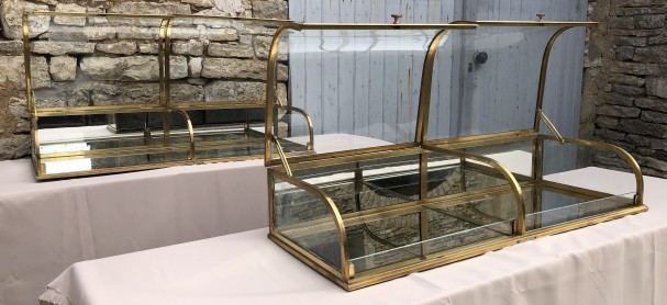 Paire de doubles vitrines anciennes de magasin.(vendu)