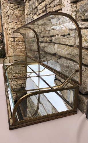Ancienne grande double vitrine de magasin.(réservée)