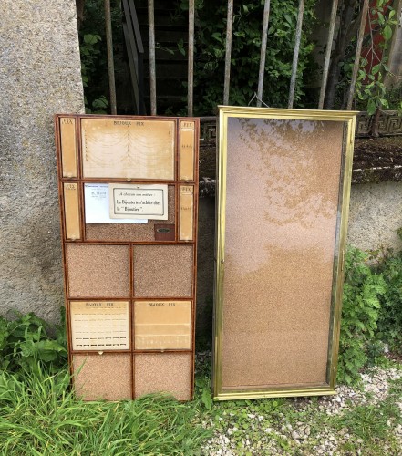 Ancienne vitrine murale de bijoutier.