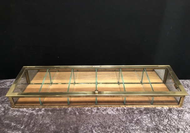 Ancienne vitrine de confiseur, Siégel.