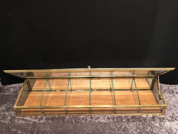 Ancienne vitrine de confiseur, Siégel.
