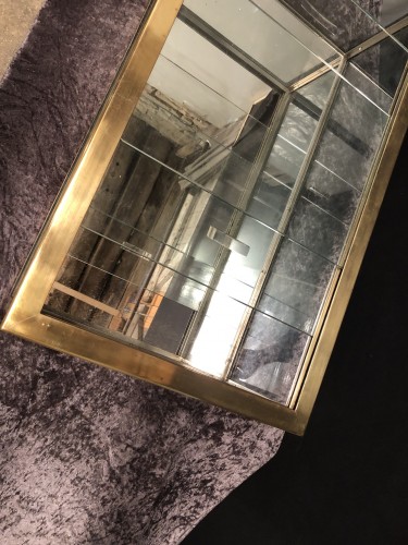 Ancienne vitrine de comptoir de magasin.