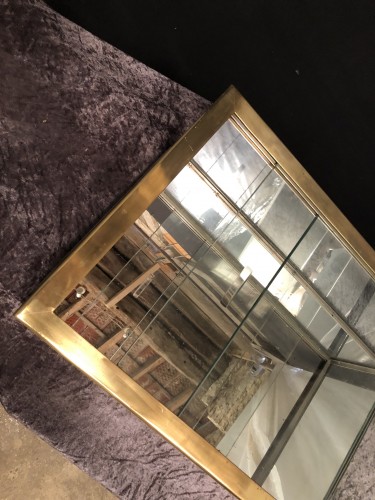 Ancienne vitrine de comptoir de magasin.