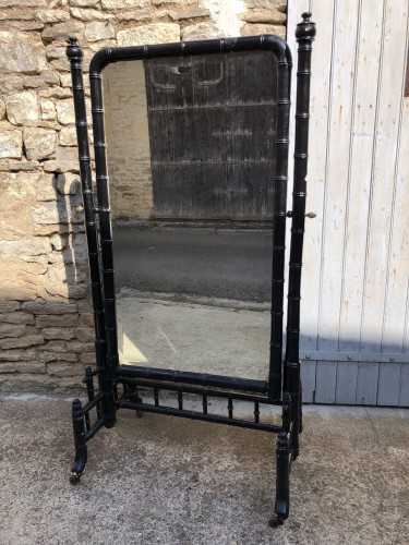 Ancien miroir psyché de magasin.