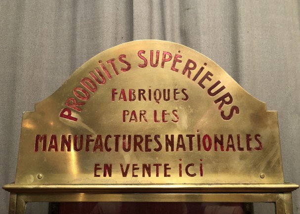 Ancienne vitrine murale de tabac.(vendue PG)