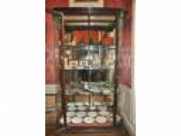 Exceptionnelle paire de vitrines