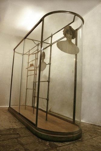 Importante vitrine de magasin ancienne.