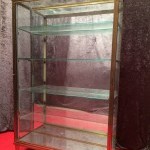 Ancienne vitrine sur pied