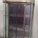 Grande ancienne vitrine d'hôtel .