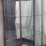 Grande ancienne vitrine d'hôtel .
