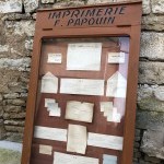 Ancienne vitrine de présentation.