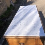 Ancien meuble comptoir de boulanger.